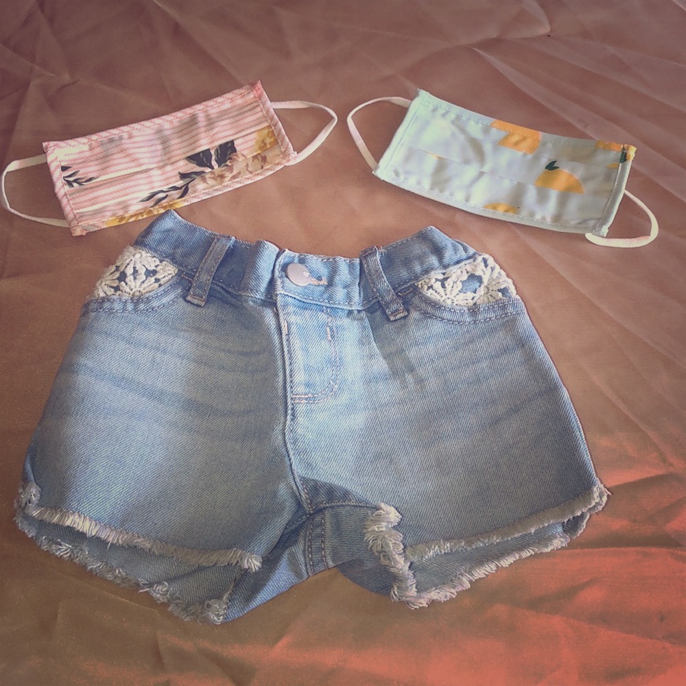 Little girl shorts with 2 mask!